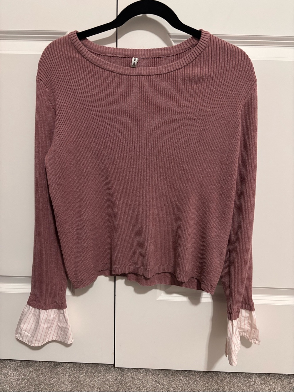 stradivarius Ribbed Crewneck Sweater in Dusty Rose with Contrast Cuffs